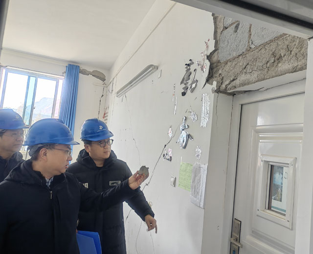 董事長(zhǎng)赴積石山縣災(zāi)后恢復(fù)重建工作一線慰問公司干部員工并開展現(xiàn)場(chǎng)調(diào)研